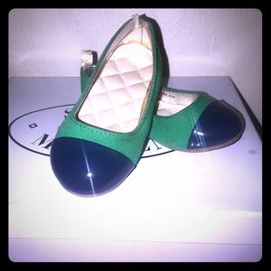 Gap toddler girl flats green and blue size 8